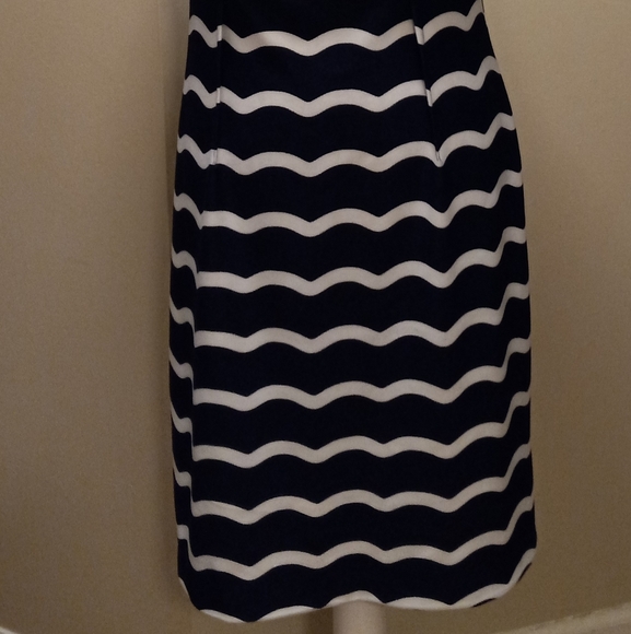 ILE New York  Short Sleeves Dress. - Picture 2 of 8